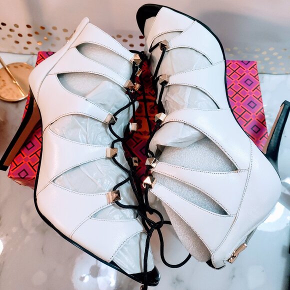 GUESS LEGARI STUDDED LACE UP HEELS / WHITE - Women's 10M - Picture 8 of 12